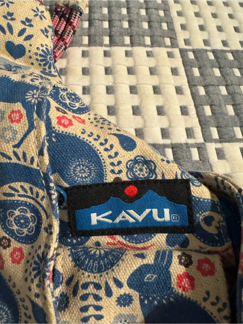 RARE Kavu 25th Anniversary Critter Tale Rope Bag Rare Animal Folk Print Sling